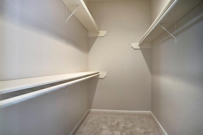 Building Photo - 2255 Braeswood Park Dr