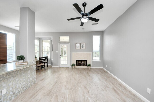 Building Photo - 20922 Whitevine Way