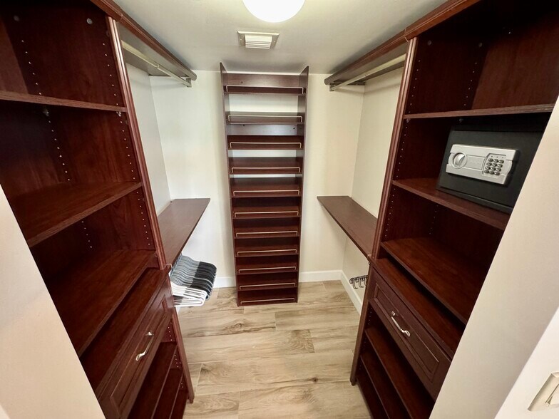 Building Photo - 3232 Coral Way