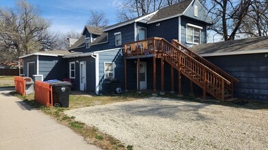 Building Photo - Affordable 2BR, 1BTH flat with utilities included & convenient location!