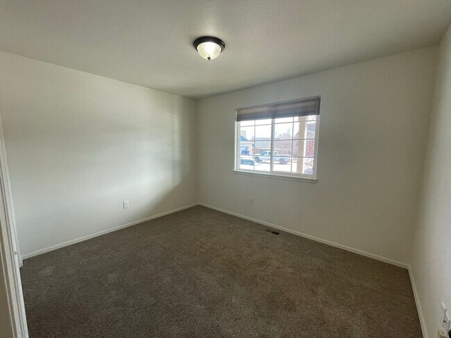 Building Photo - Low-Maintenance 3BR Ranch in Johnstown Far...