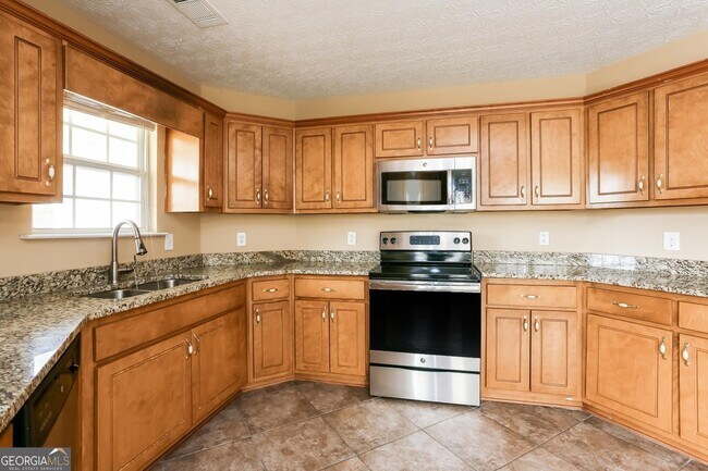 Building Photo - 70 Oak Meadows Dr