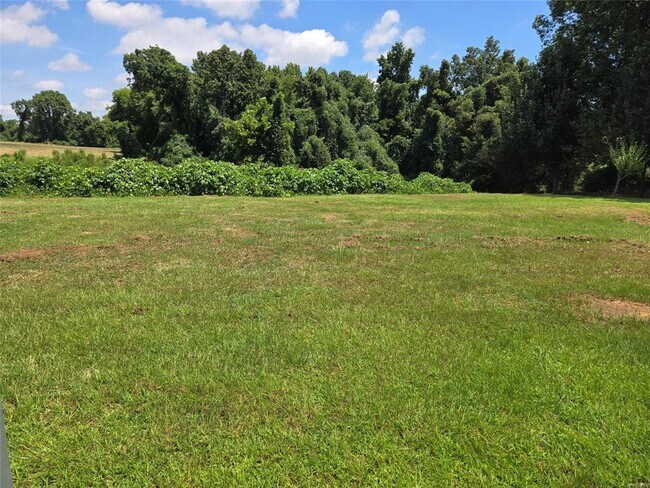 Building Photo - 262 Joyce St