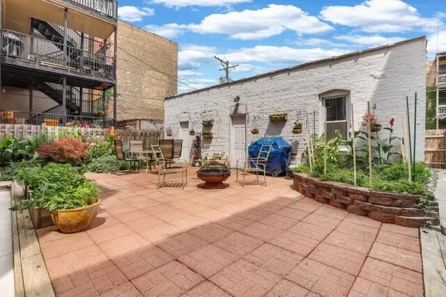 Building Photo - 7619 N Bosworth Ave