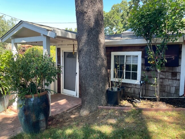 Building Photo - 38 Rosebank Ave