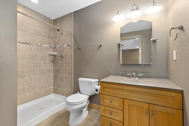 Building Photo - 348 Meadow View Pky