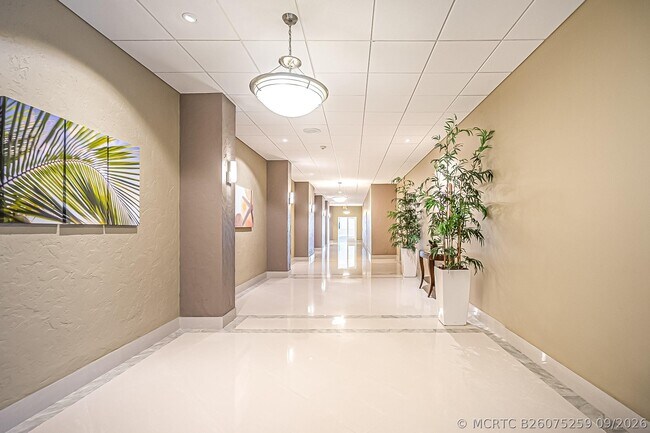 Building Photo - 4250 Galt Ocean Dr