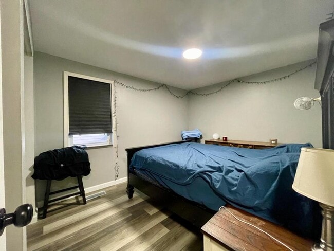 Building Photo - 1927 Sunnymede Dr