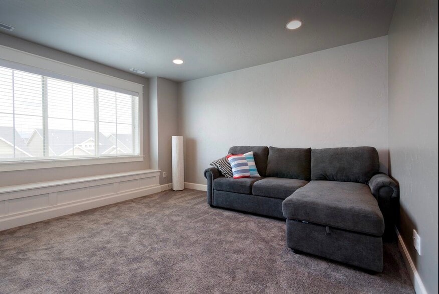 Bedroom - 517 W Cagney St