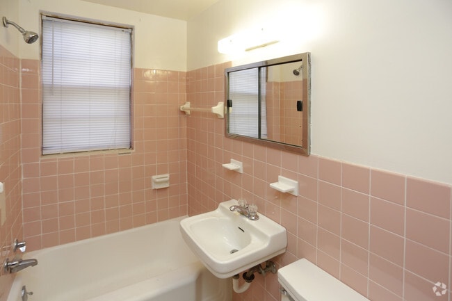 Bathroom - Jamar East Rentals