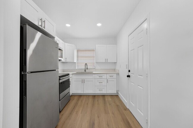 Building Photo - Little Havana 2BR | Assigned Parking | Water Included