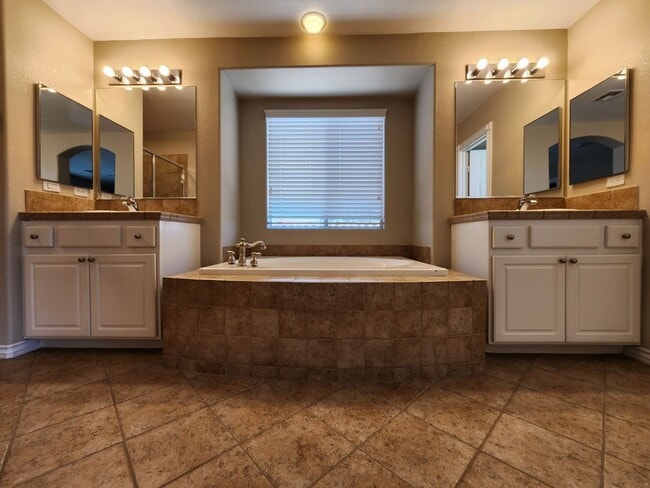 Building Photo - Beautiful Home in Summerlin