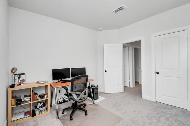 Building Photo - 1538 Park Path Dr