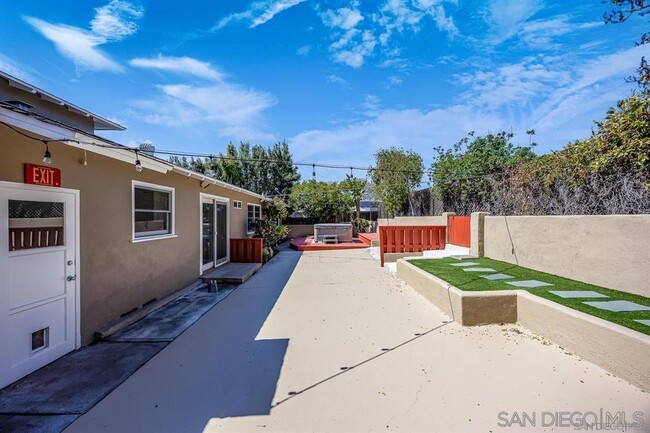 Building Photo - 8810 Mariposa St