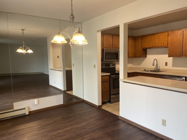 Building Photo - 5607 Green Cir Dr