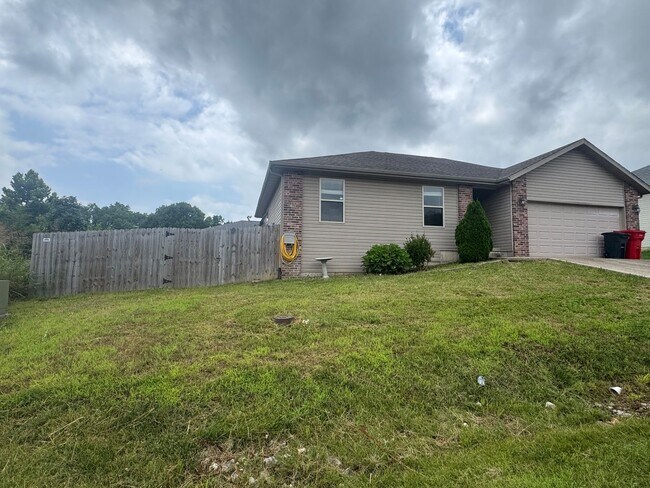 Building Photo - 16258 Hailey Ln
