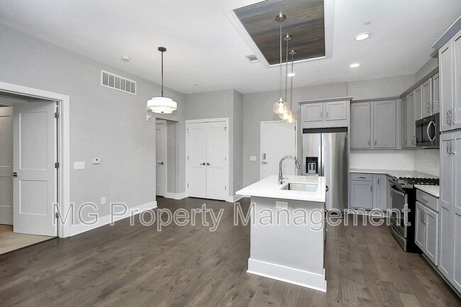 Building Photo - 2401 Euclid Ave