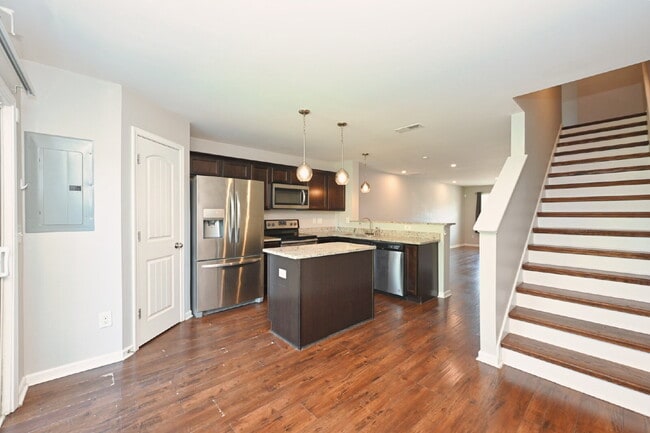 Building Photo - Minutes to Nashville! Stylish 2BR/2.5BA Goodlettsville Townhome