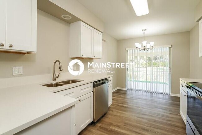 Building Photo - 3 Bedroom Pet-Friendly Home in Fort Myers, FL with Main Street Renewal
