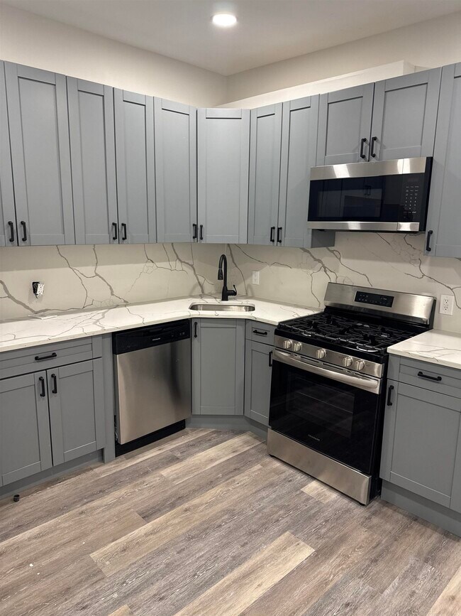 Building Photo - 655 Avenue C