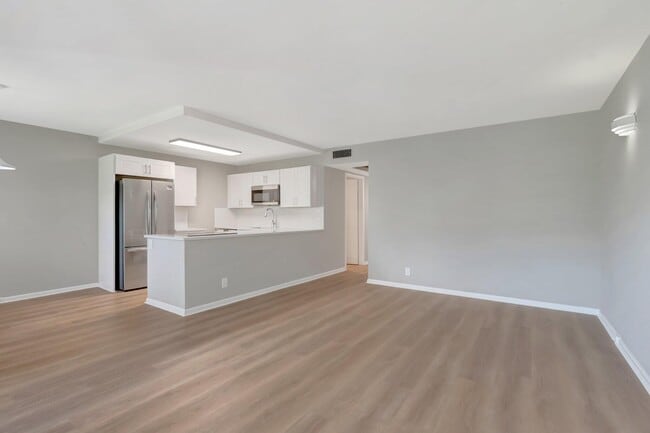 Building Photo - 296 Fanshaw H