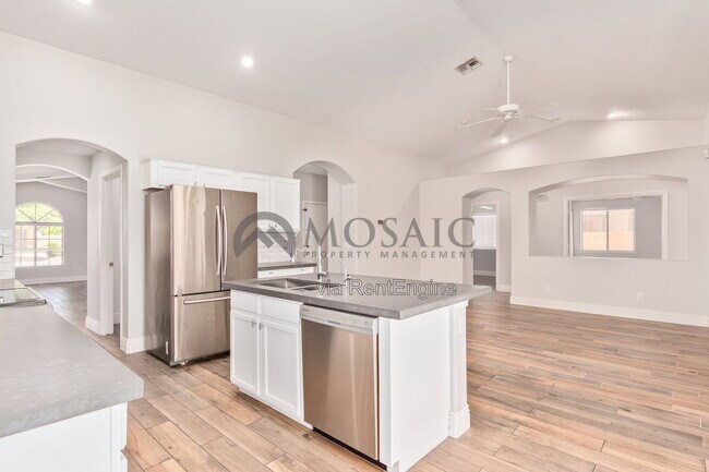 Building Photo - 3381 E Flamingo Ct