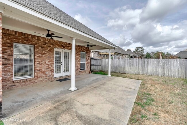 Building Photo - 120 Lennox Pl