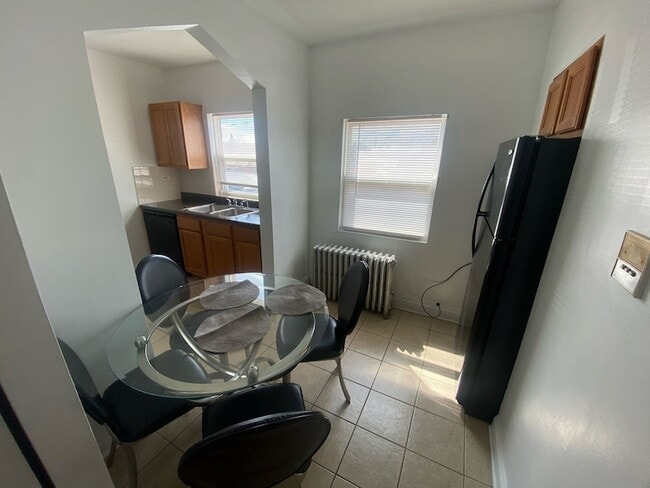 Building Photo - 2419 N Oak Park Ave