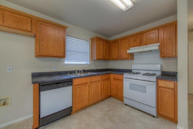 Building Photo - 1610 Vera Way