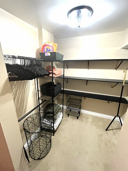 Walk-in closet - 512 Cathedral St