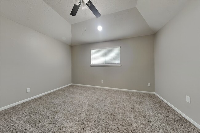 Building Photo - 6818 White Tail Dr