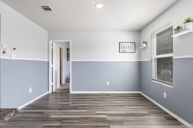 Building Photo - 5762 Sunset Point