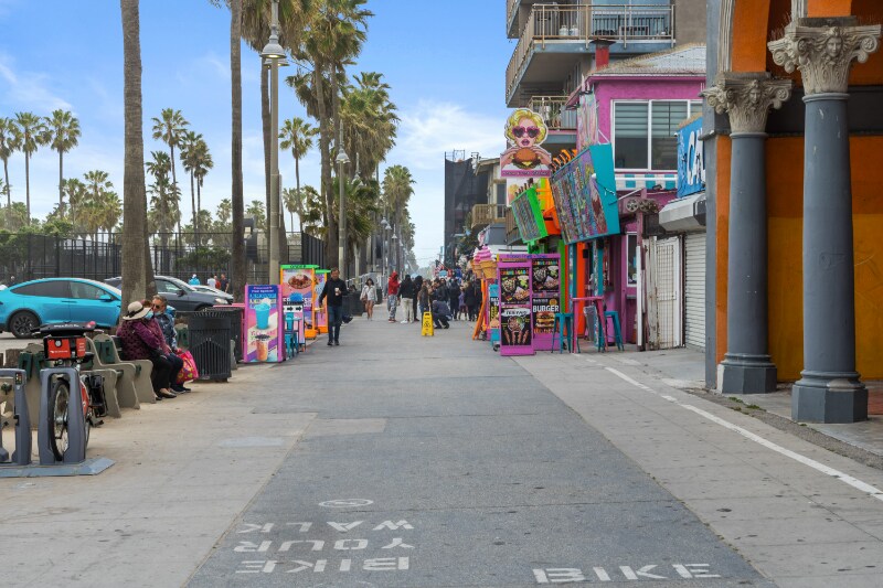 Building Photo - 21 S Venice Blvd