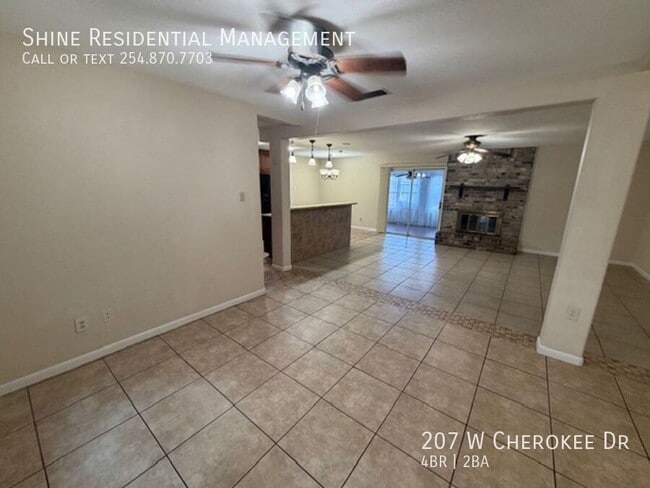 Building Photo - 207 W Cherokee Dr