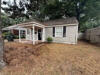 Building Photo - 3633 N Lloyd Cir