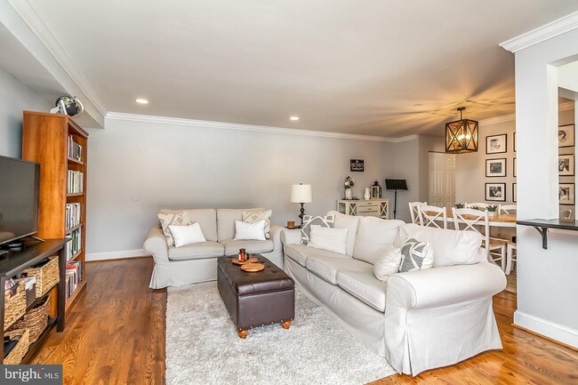 Building Photo - 355 Homeland Southway