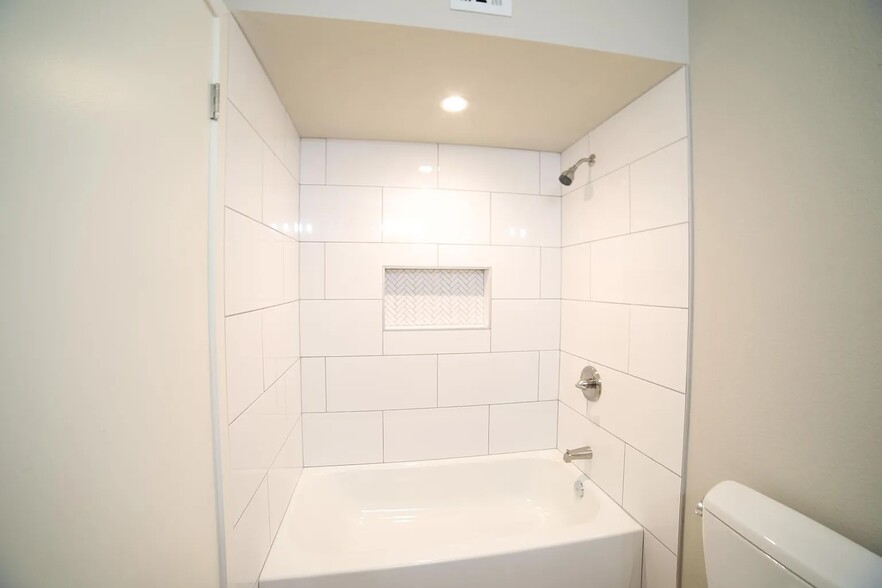 Building Photo - 4722 S Taylor Dr