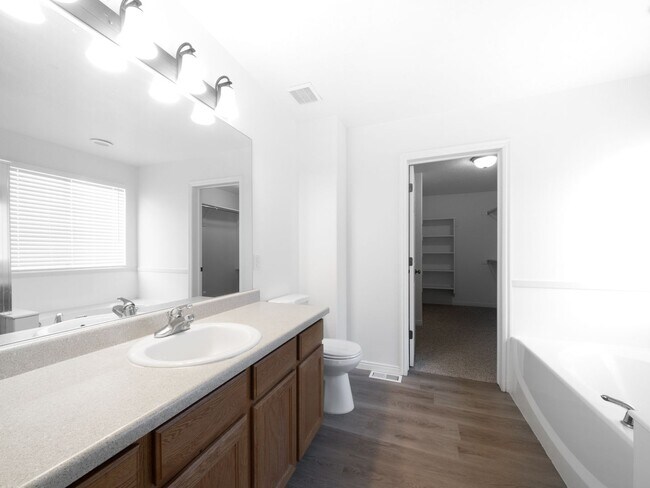 Building Photo - 4 Bedroom - 2.5 Bathroom House in Provo