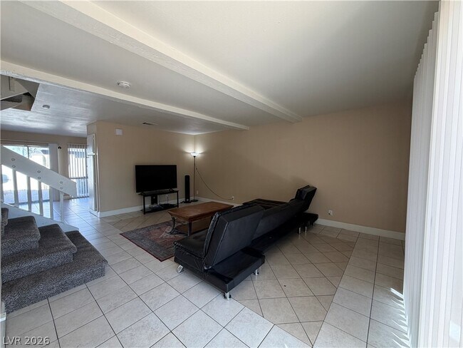 Building Photo - 570 Willow Green Dr