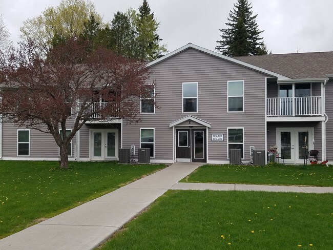 Primary Photo - Hiawatha Apartments