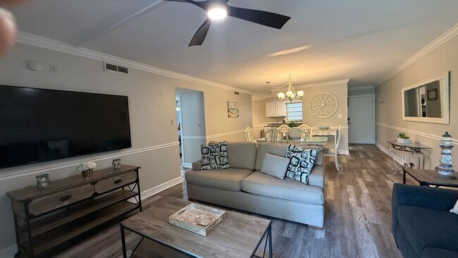 Building Photo - Charming 2/2 Seasonal Rental in Sarasota – Minutes from the Beach! Private Courtyard Included!!
