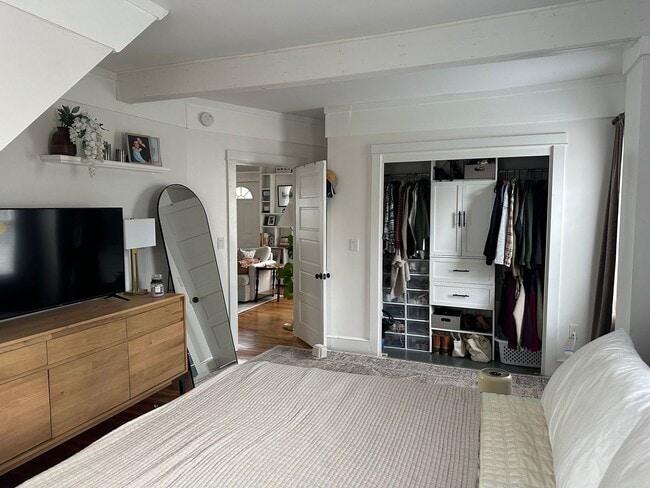 Building Photo - 23 Edwards St