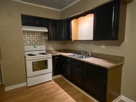 Building Photo - 1003 Main St