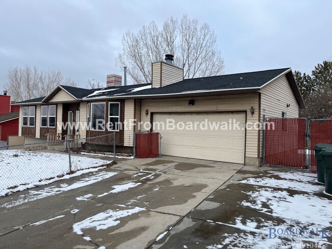 Building Photo - Amazing 5-Bedroom Home in West Valley City!