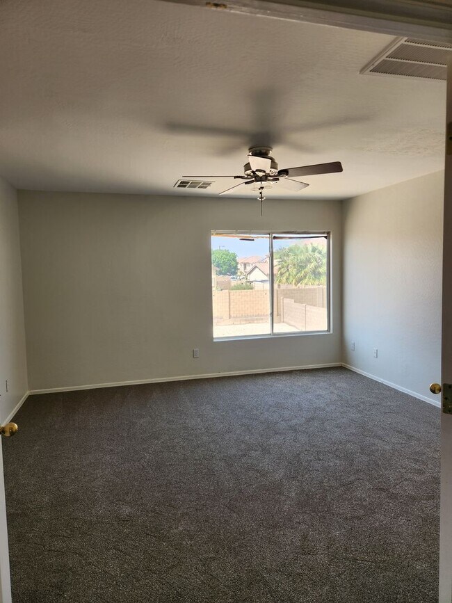 Building Photo - Sundance golf community home, 3 car garage, RV gate