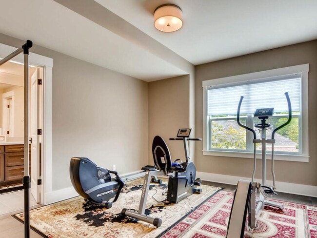 Building Photo - Highly desirable location and floor plan.