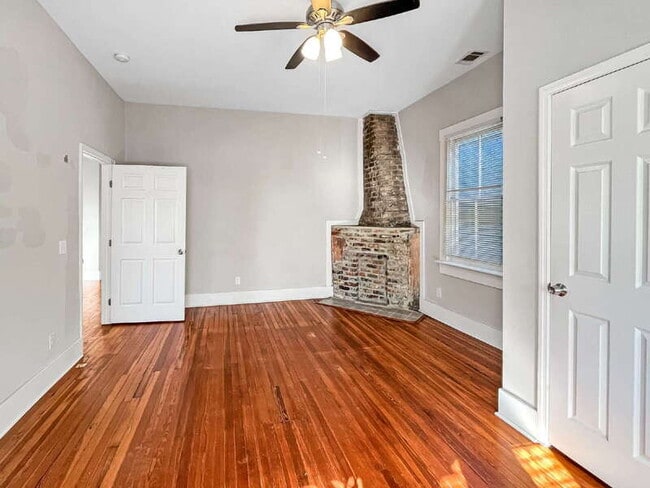 Building Photo - 1012 E Park Ave