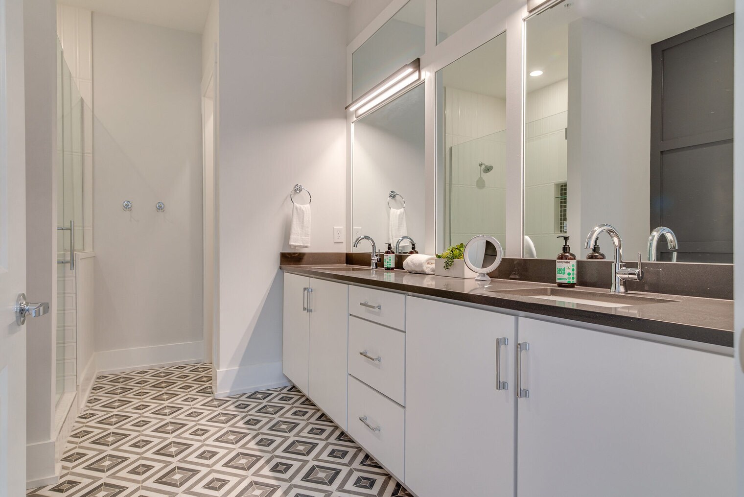 Building Photo - 119 Acklen Park Dr