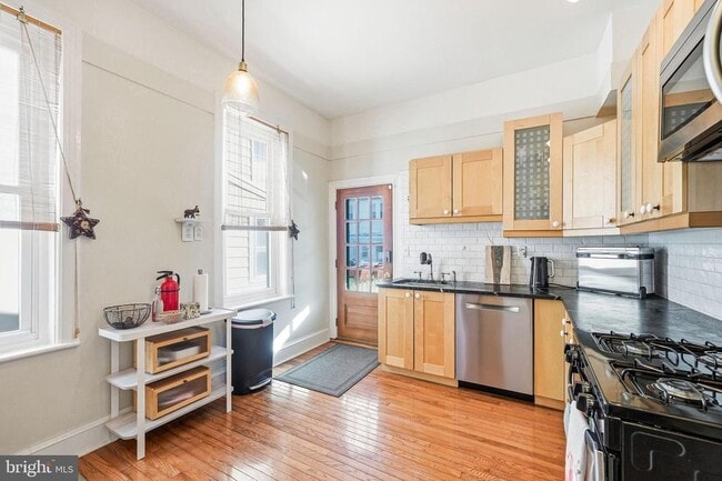 Building Photo - 346 E Union St