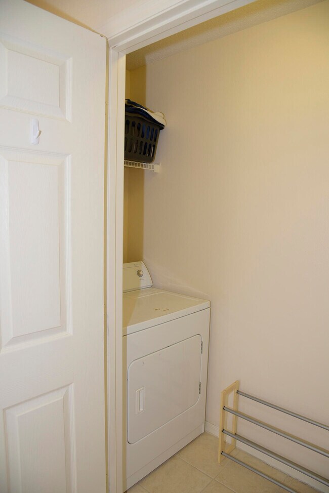 Building Photo - 4276 Calinda Ln